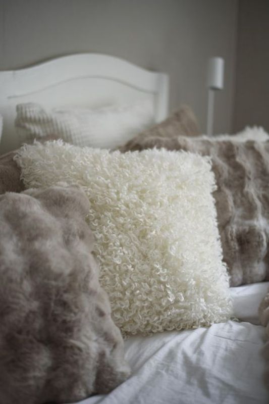 Pute med fyll Wooly 45x45 cm, lys beige - Skinnwille