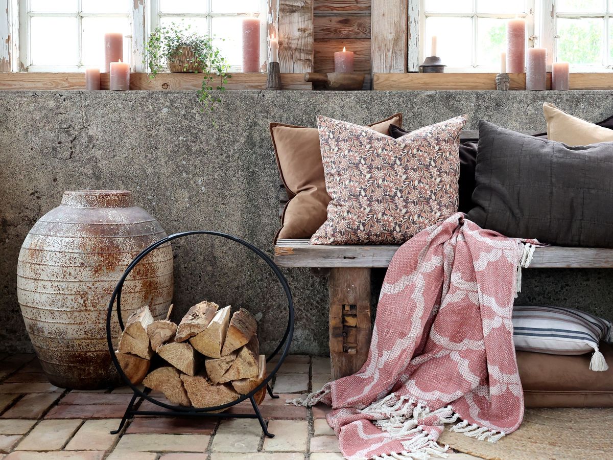 Aix pledd i resirkulert garn – malva/creme (150 x 130 cm)