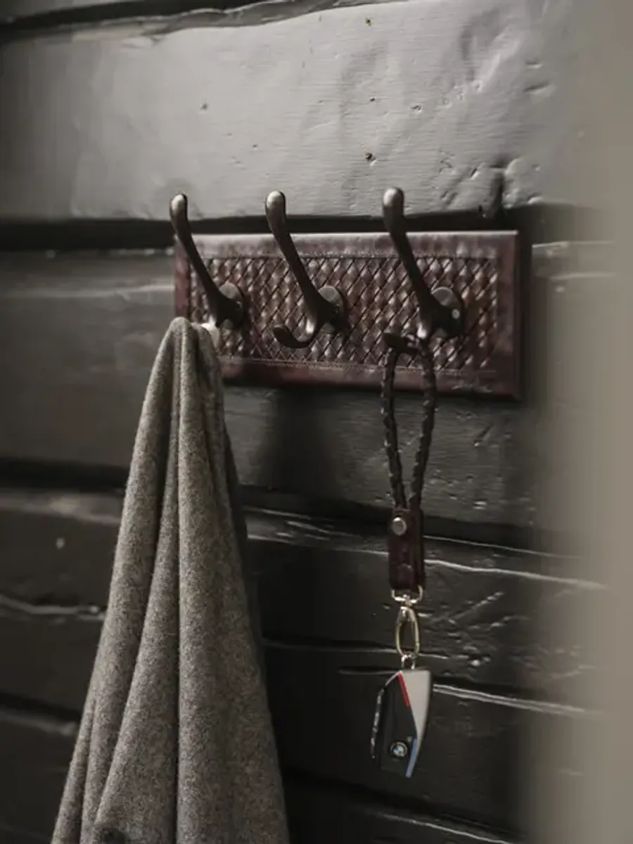 Halvor Bakke knaggrekke i fletteskinn 3 knagger