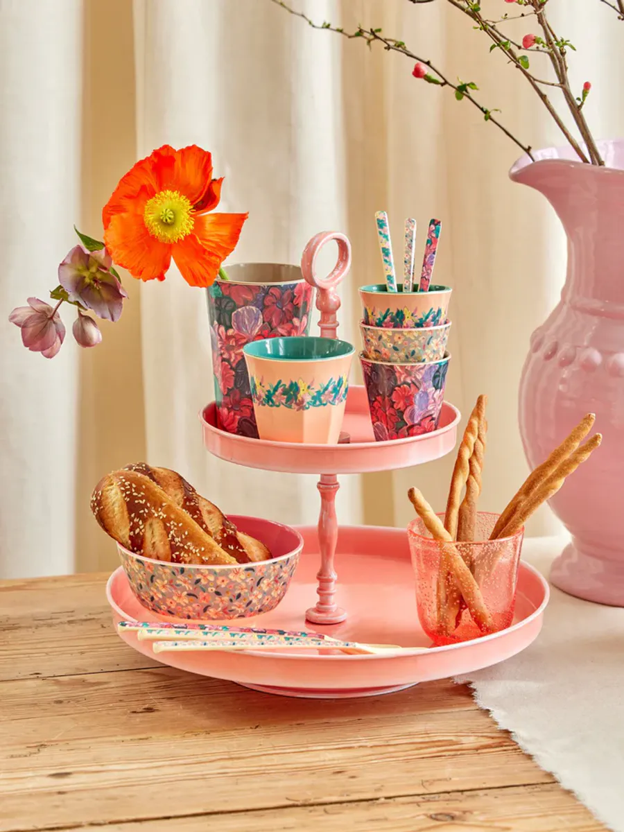 Rice etasjefat i metall – coral (37 cm)