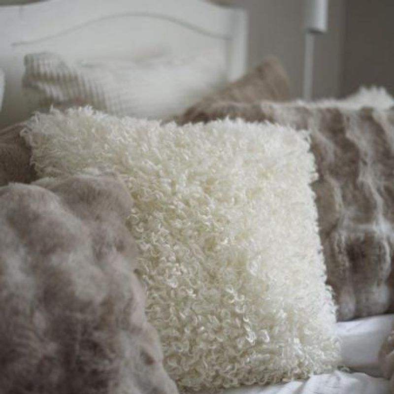 Pute med fyll Wooly 45x45 cm, lys beige - Skinnwille