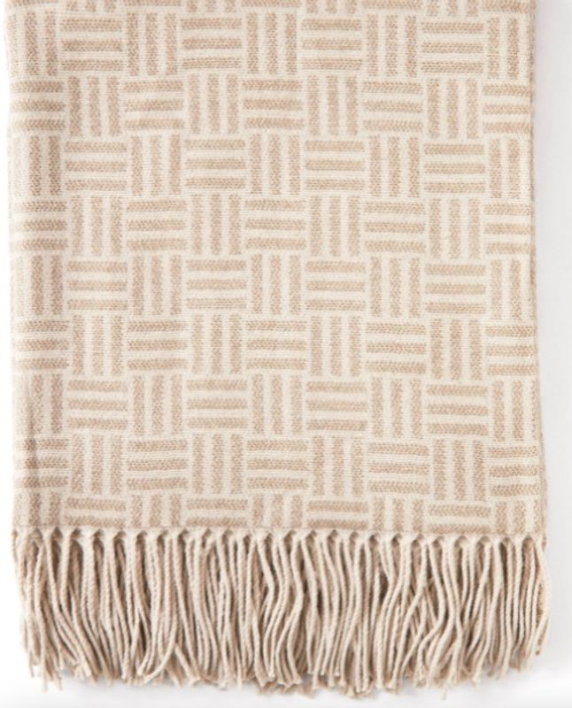 Lenox Jacquard-vevd pledd, lys beige fra Vinga of Sweden 